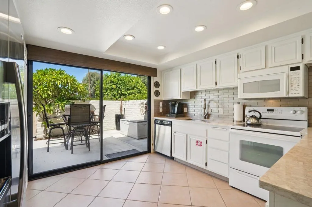 2201 Los Patos Drive, Palm Springs, California 92264 home-pic-18