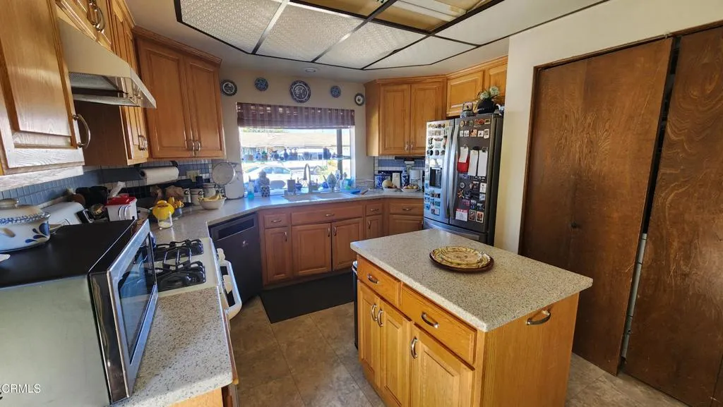 9050 Feather Street, Ventura, California 93004 home-pic-5