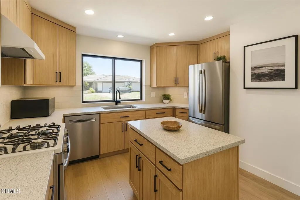 9050 Feather Street, Ventura, California 93004 home-pic-6