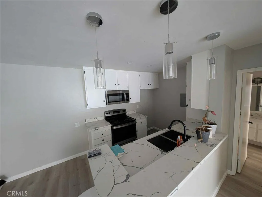 5460 White Oak Avenue  home-pic-2