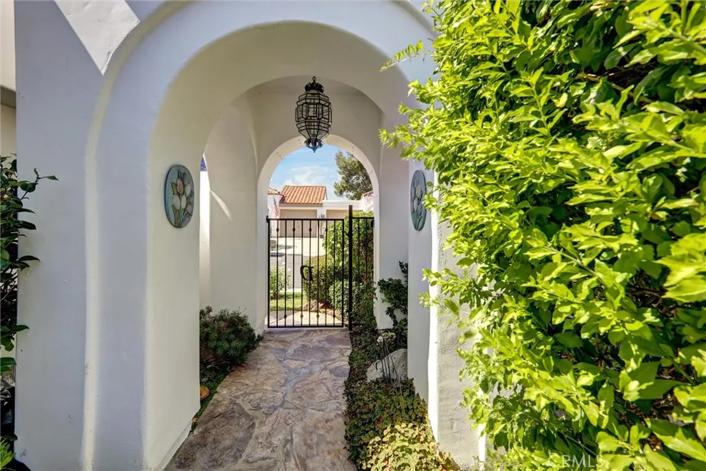 Front/Entry