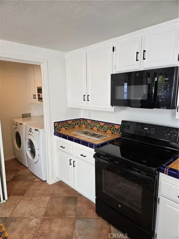 Kitchen/Washer and Dryer