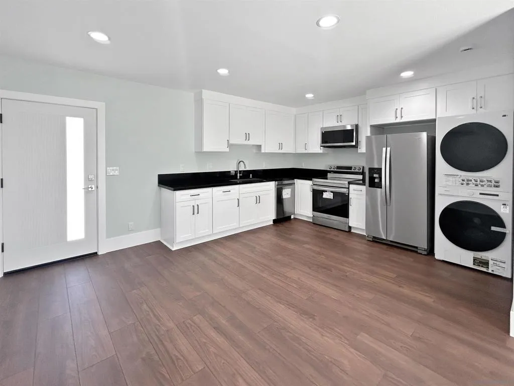518 N Rose St, Anaheim, California 92805 home-pic-18