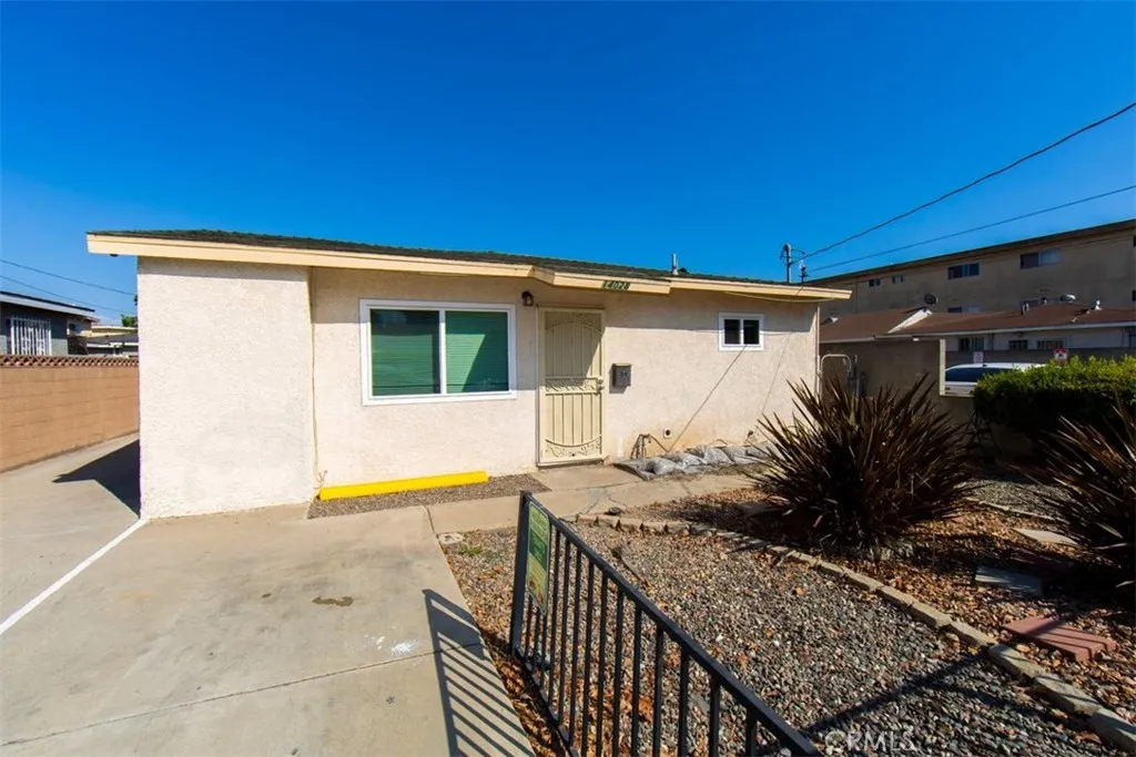 10428 Doty Ave, Hawthorne, California 90250, 2 Bedrooms Bedrooms, ,1 BathroomBathrooms,Residential Lease,For Rent,Doty Ave,SB25215675