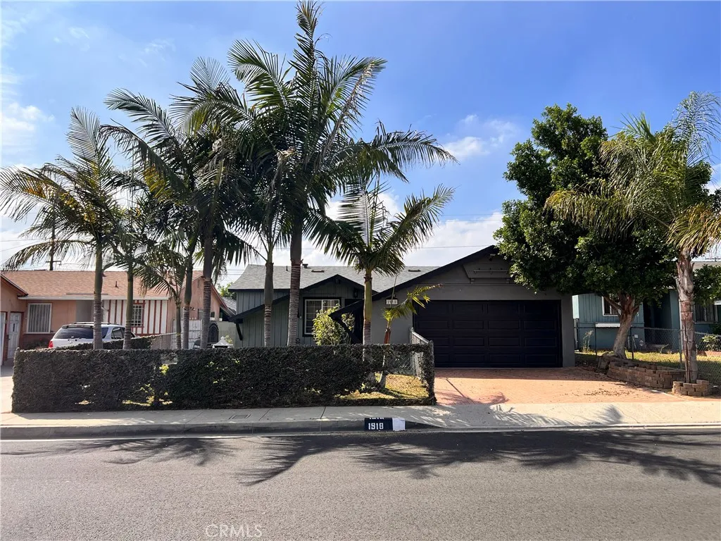1918 W Piru Street W, Compton, California 90222 home-pic-0