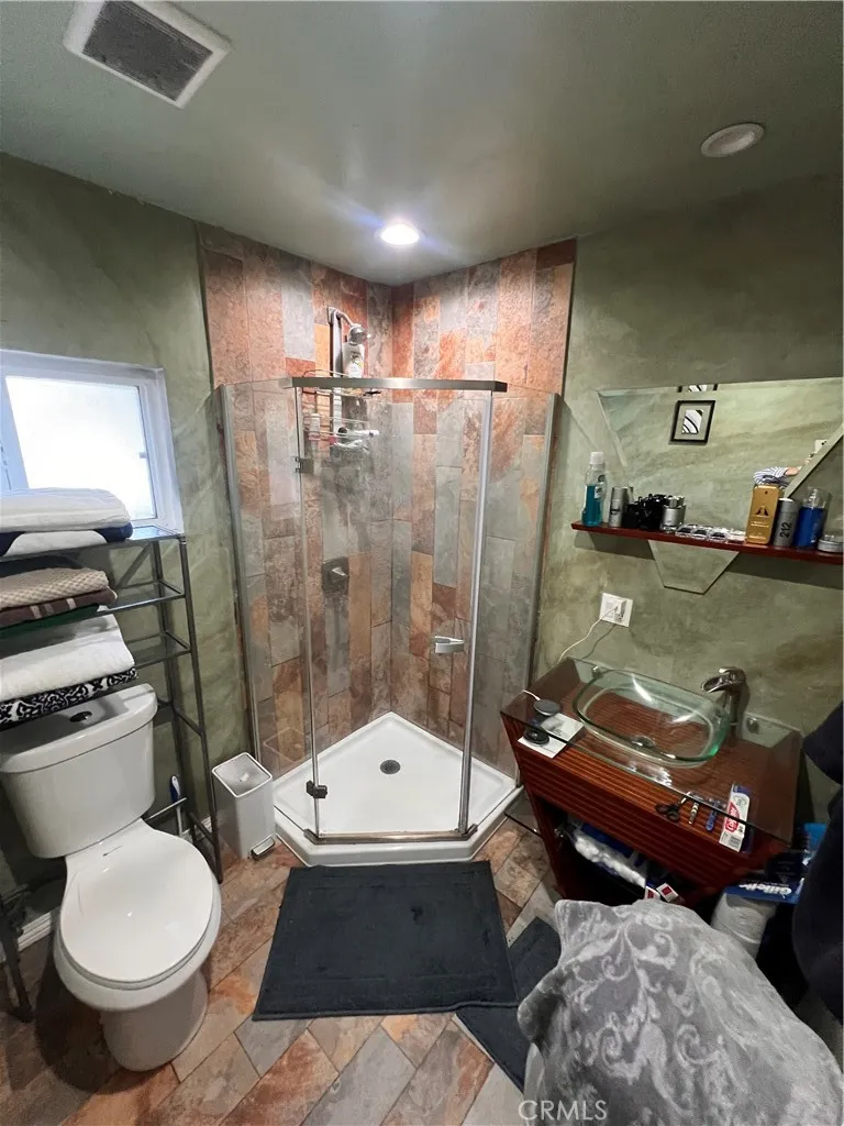 1918 W Piru Street W, Compton, California 90222 home-pic-17