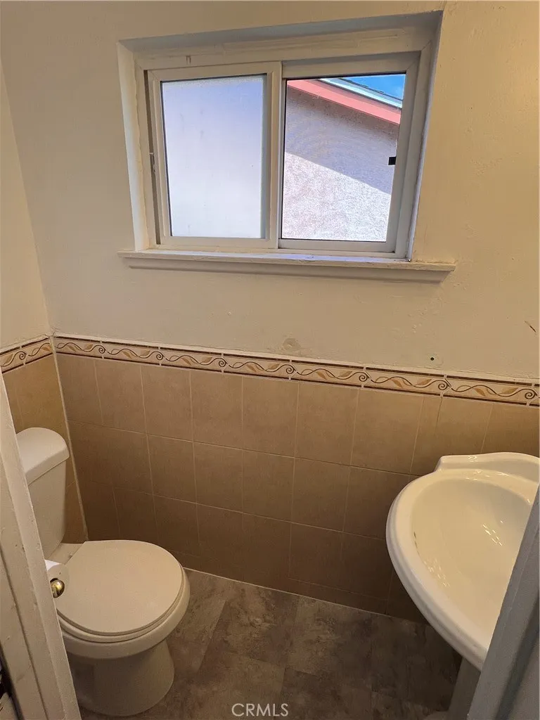 1918 W Piru Street W, Compton, California 90222 home-pic-10