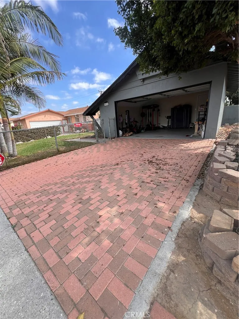 1918 W Piru Street W, Compton, California 90222 home-pic-15