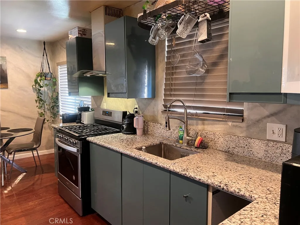 1918 W Piru Street W, Compton, California 90222 home-pic-8