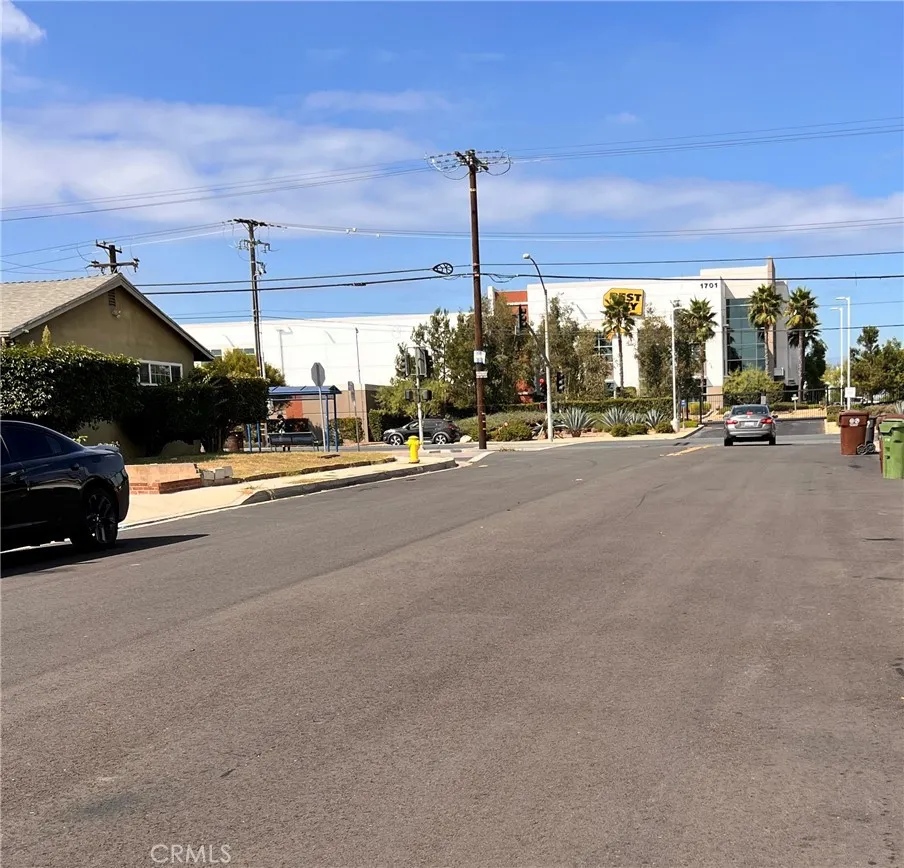 1918 W Piru Street W, Compton, California 90222 home-pic-12