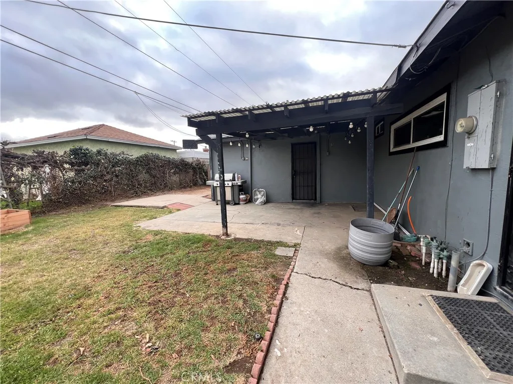 1918 W Piru Street W, Compton, California 90222 home-pic-2