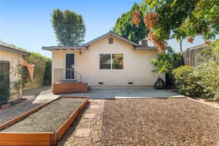10530 Mcvine Avenue, Sunland, California 91040