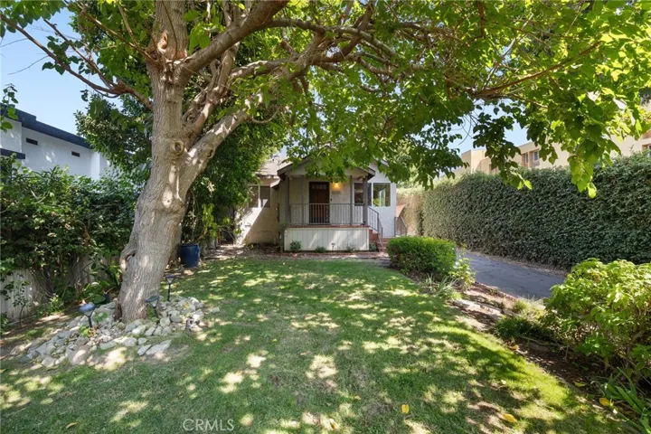 10530 Mcvine Avenue, Sunland, California 91040