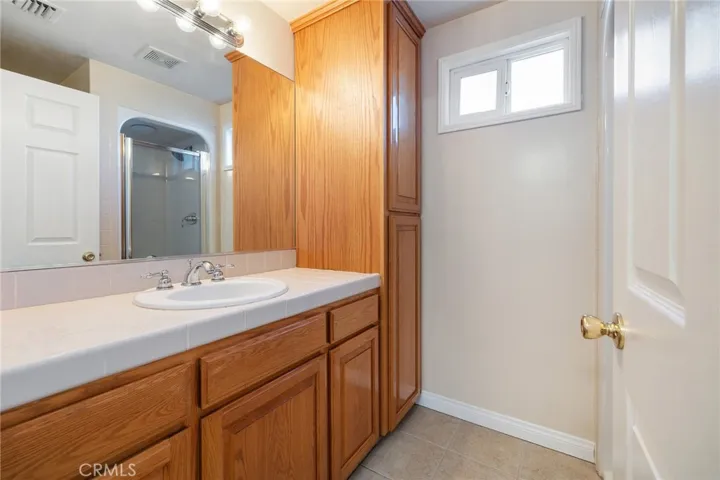 10530 Mcvine Avenue, Sunland, California 91040