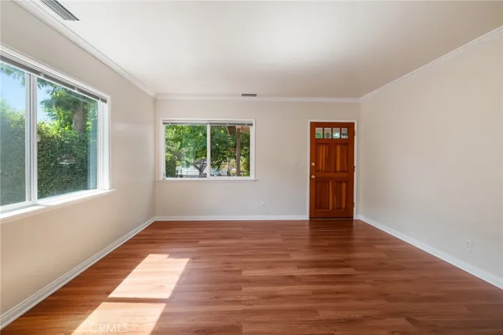 10530 Mcvine Avenue, Sunland, California 91040