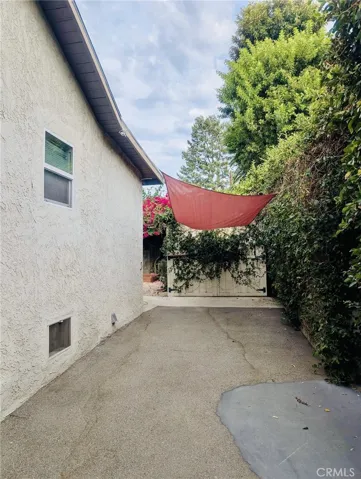 10530 Mcvine Avenue, Sunland, California 91040