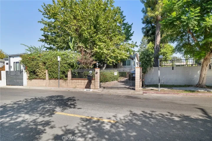 10530 Mcvine Avenue, Sunland, California 91040