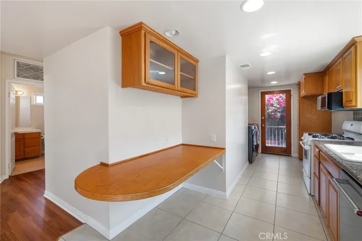 10530 Mcvine Avenue, Sunland, California 91040