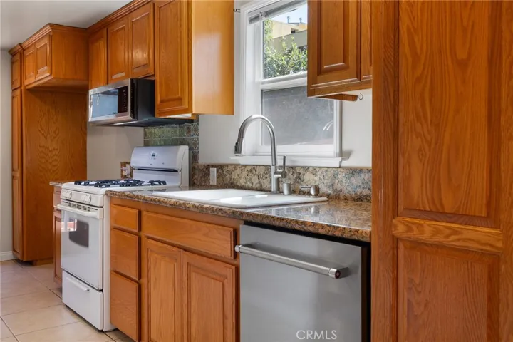 10530 Mcvine Avenue, Sunland, California 91040