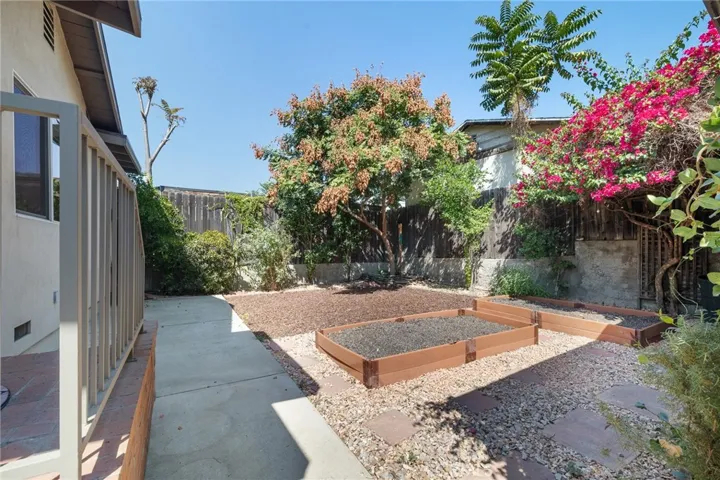 10530 Mcvine Avenue, Sunland, California 91040
