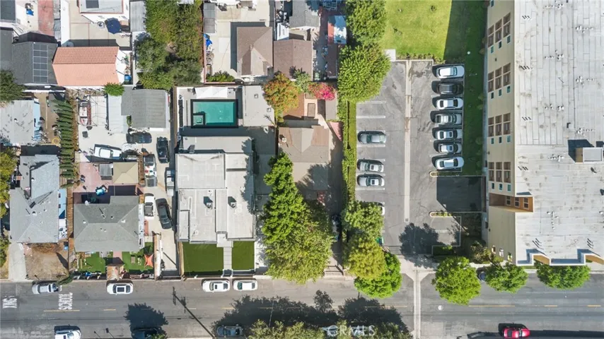 10530 Mcvine Avenue, Sunland, California 91040