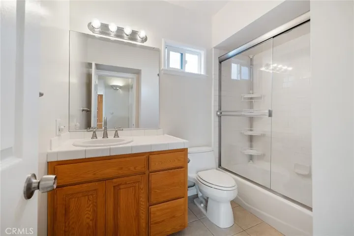 10530 Mcvine Avenue, Sunland, California 91040