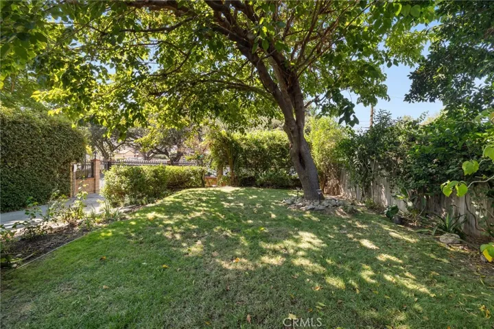 10530 Mcvine Avenue, Sunland, California 91040