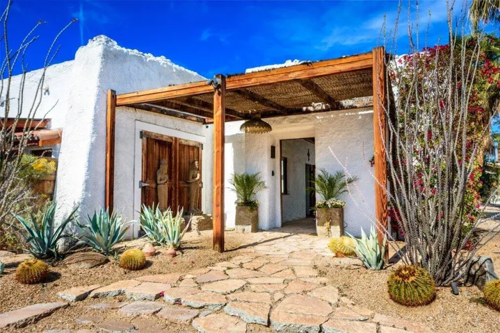 SA - 5.jpg-home entry