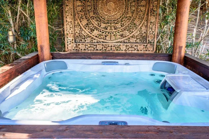 SA - 20.jpg-Spa close up