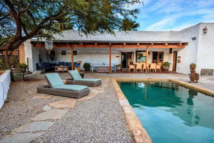 SA - 16.jpg-pool -lounge & covered patio