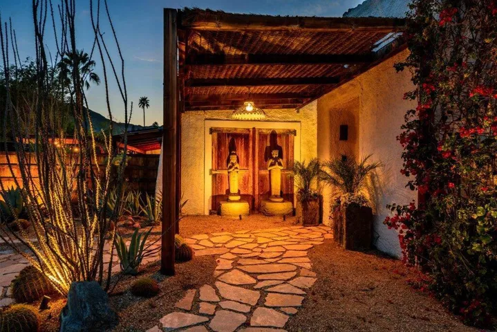 SA - 55.jpg-entry statues-twilight