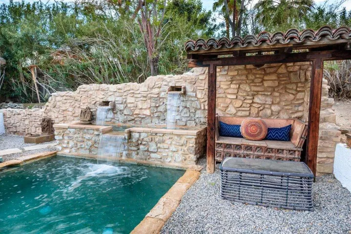 SA - 12.jpg-pool water feature