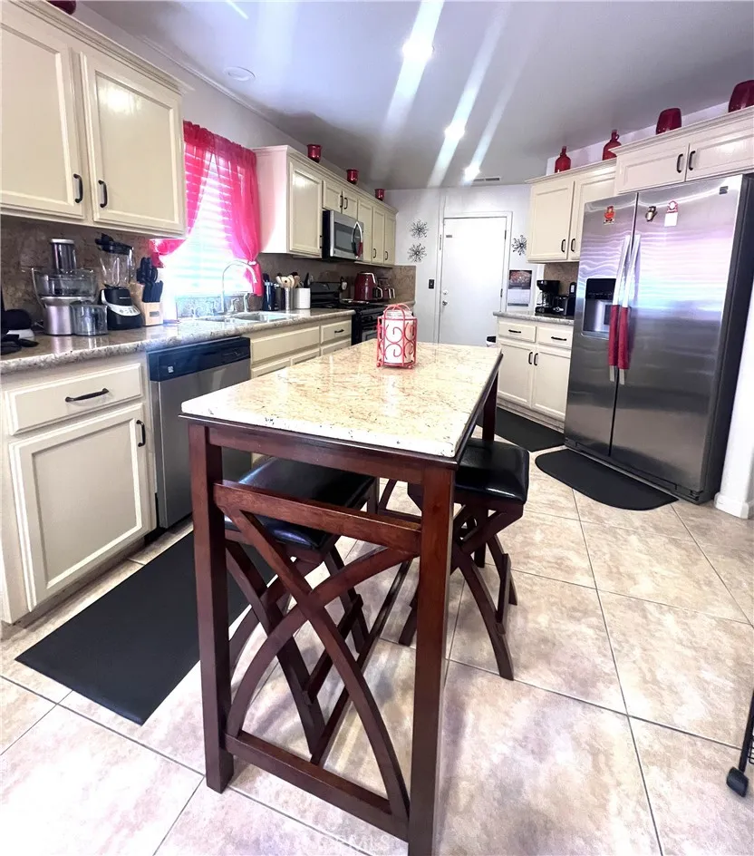 6168 W Scott Avenue, Fresno, California 93723 home-pic-8