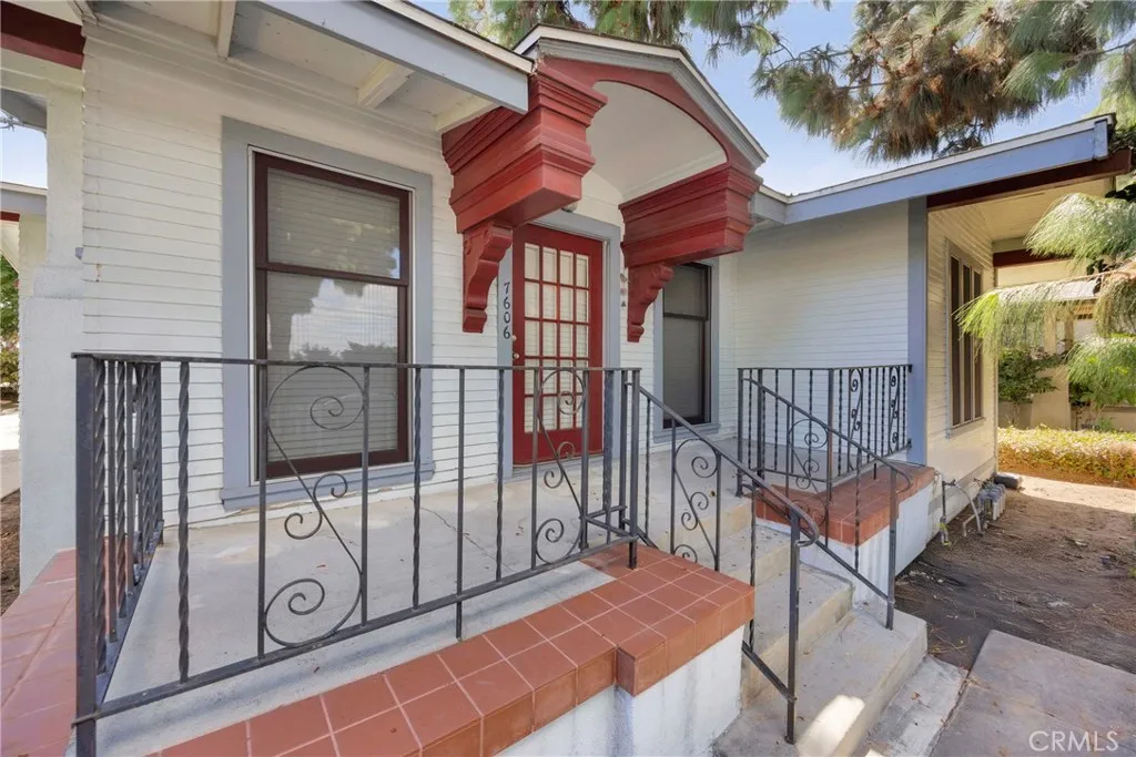 7606 7608 Pickering Avenue, Whittier, California 90602 home-pic-1