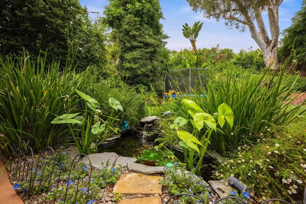 2702 Jacaranda Avenue, Carlsbad, California 92009 home-pic-37