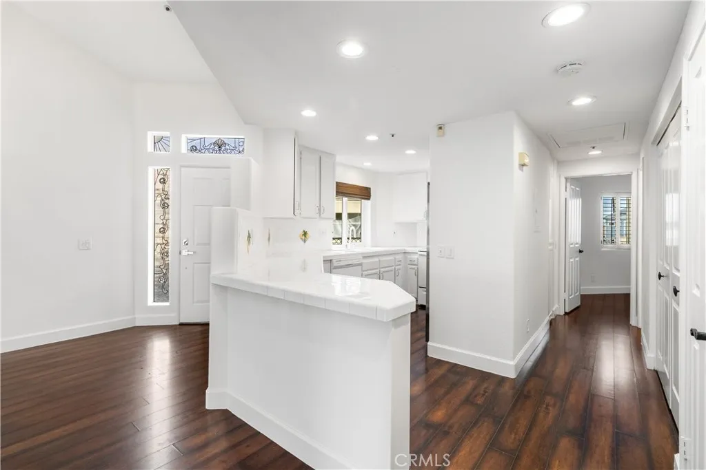 430 Lake Street 304, Huntington Beach, California 92648 home-pic-17