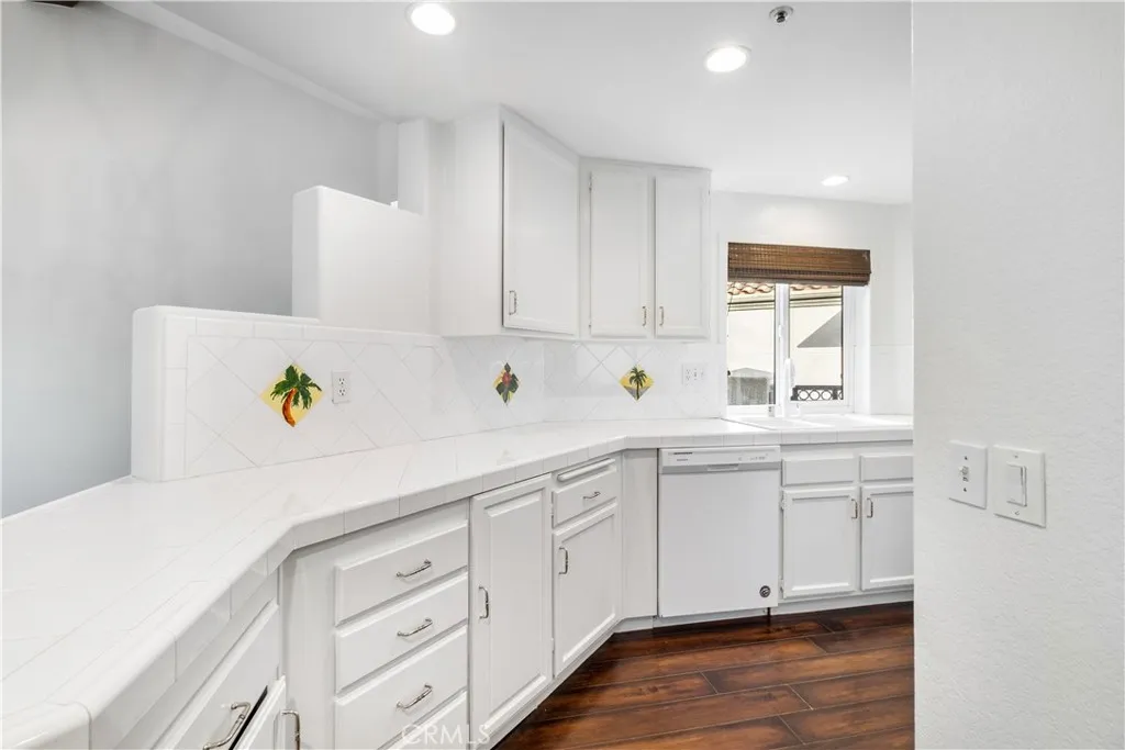 430 Lake Street 304, Huntington Beach, California 92648 home-pic-19