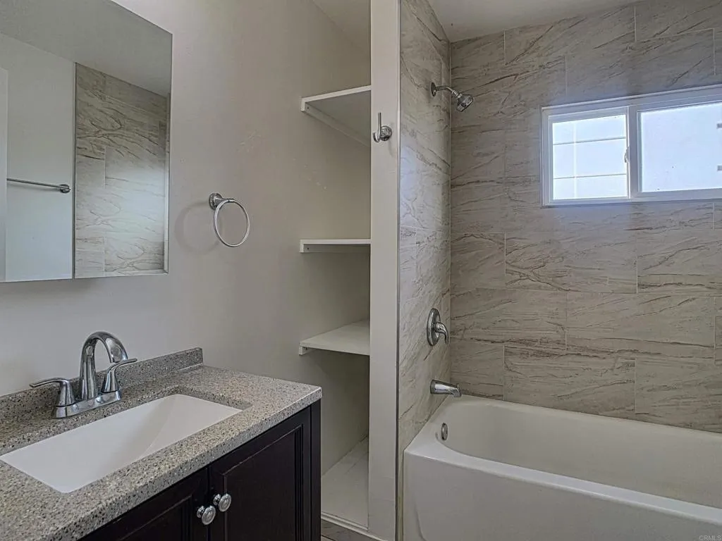 9336 Carlton Hills Blvd, Santee, California 92071 home-pic-15