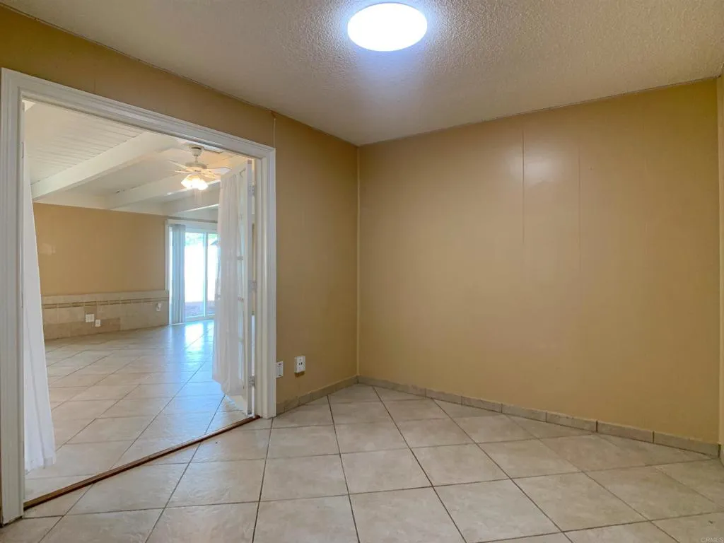 9336 Carlton Hills Blvd, Santee, California 92071 home-pic-18