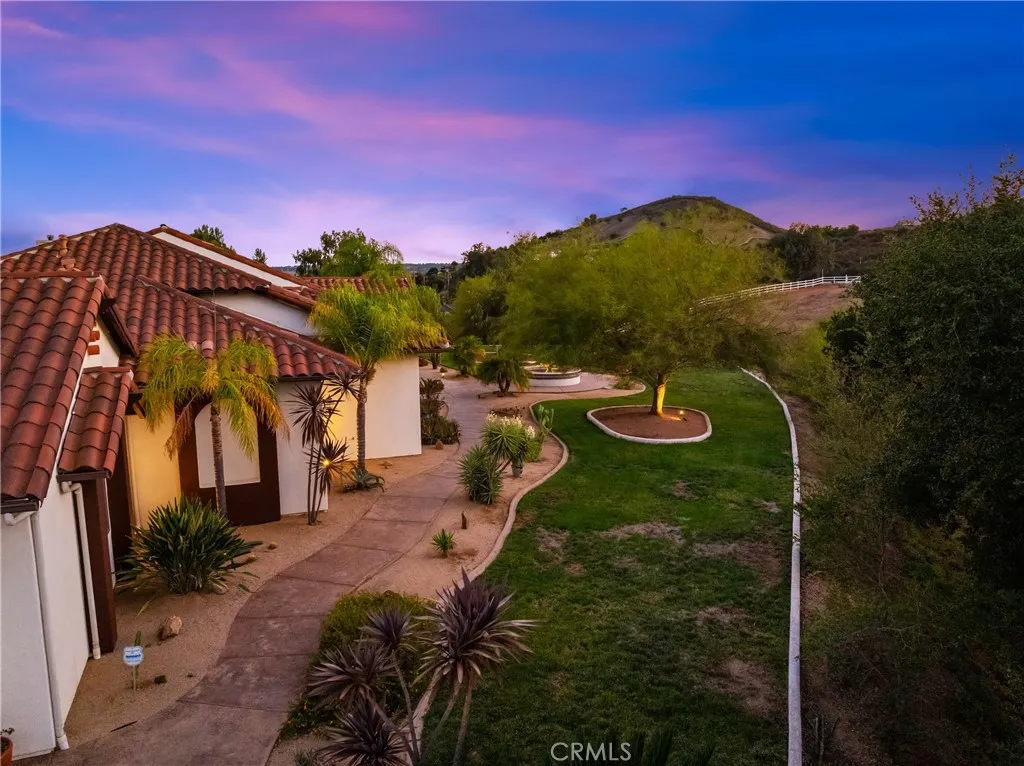 21977 Paseo Chico, Murrieta, California 92562 home-pic-5