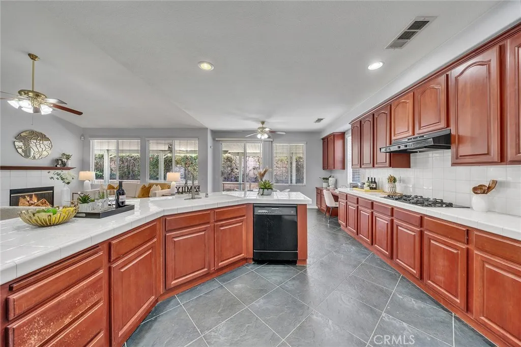 5722 Canoe Drive, Eastvale, California 92880 home-pic-20