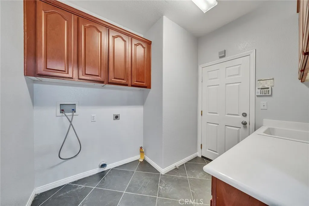 5722 Canoe Drive, Eastvale, California 92880 home-pic-33