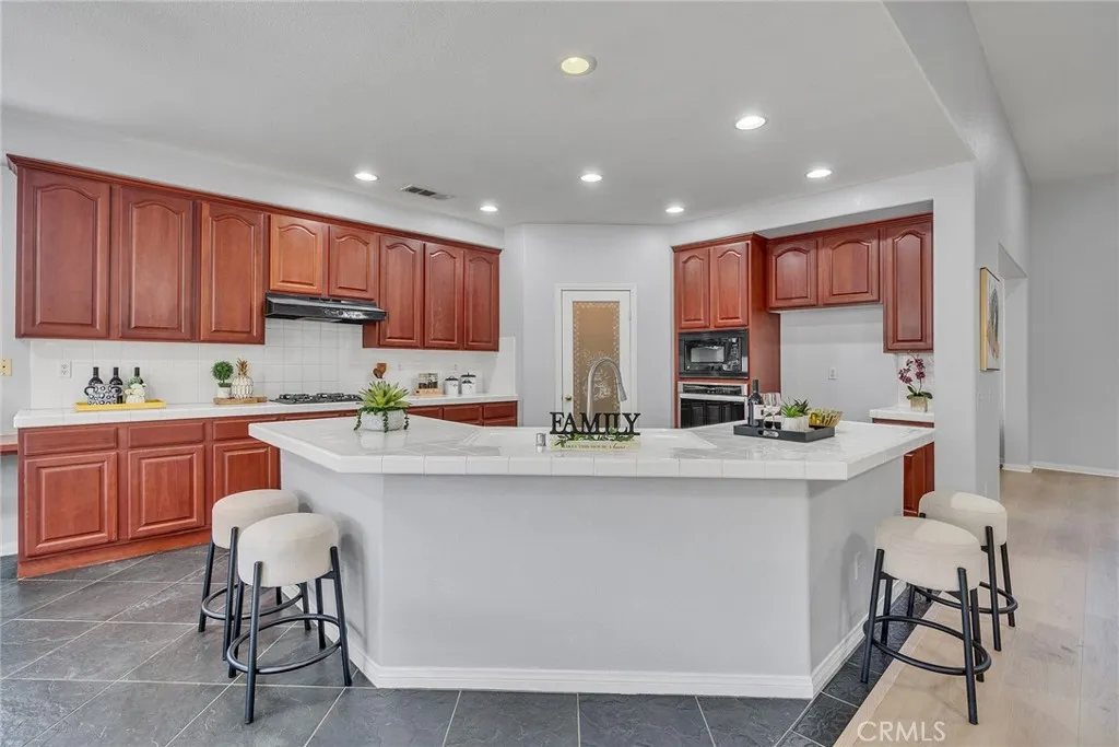 5722 Canoe Drive, Eastvale, California 92880 home-pic-14