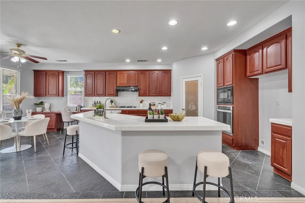 5722 Canoe Drive, Eastvale, California 92880 home-pic-13