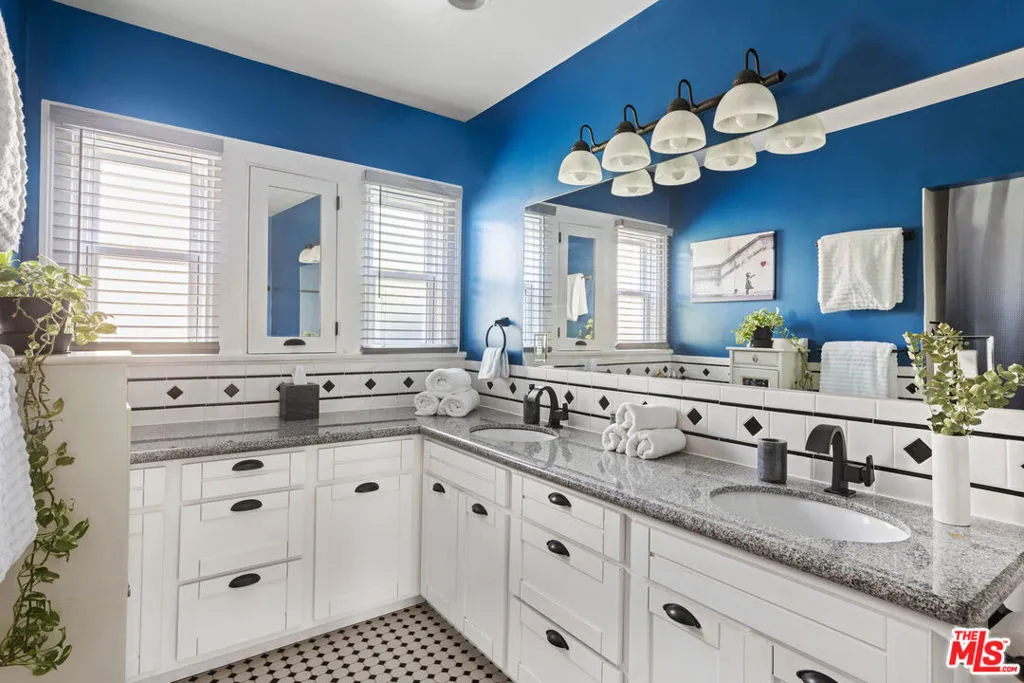 1569 S Orange Grove Avenue, Los Angeles, California 90019 home-pic-22