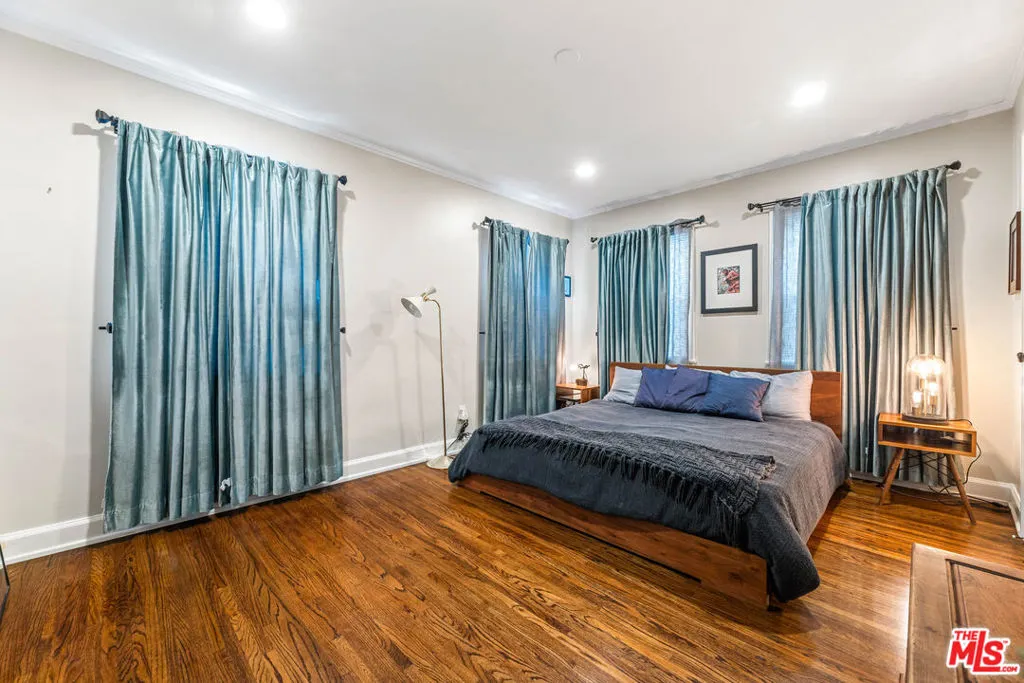 1569 S Orange Grove Avenue, Los Angeles, California 90019 home-pic-19