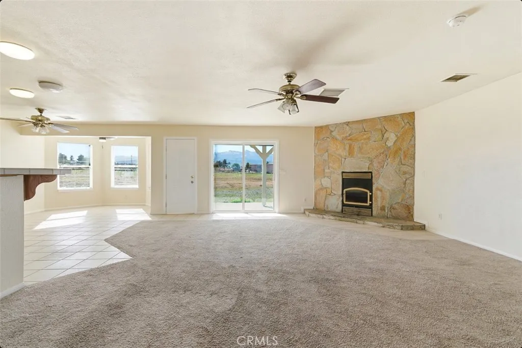 6895 Coyote Rd, Phelan, California 92371 home-pic-7