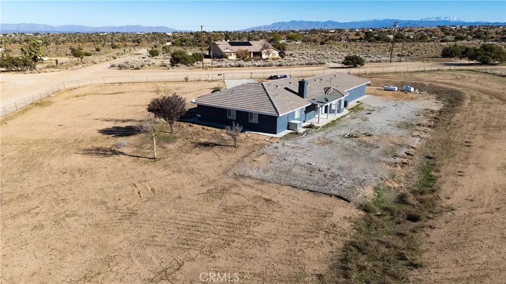 6895 Coyote Rd, Phelan, California 92371 home-pic-33