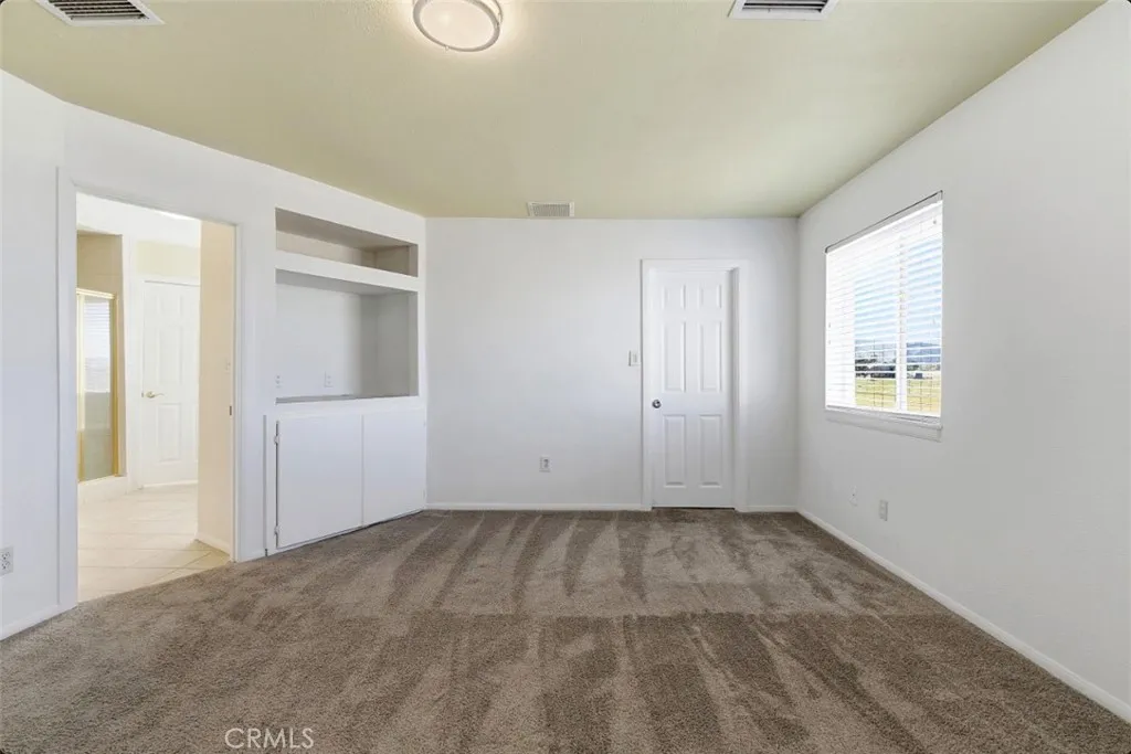 6895 Coyote Rd, Phelan, California 92371 home-pic-13