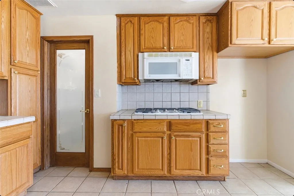 6895 Coyote Rd, Phelan, California 92371 home-pic-9